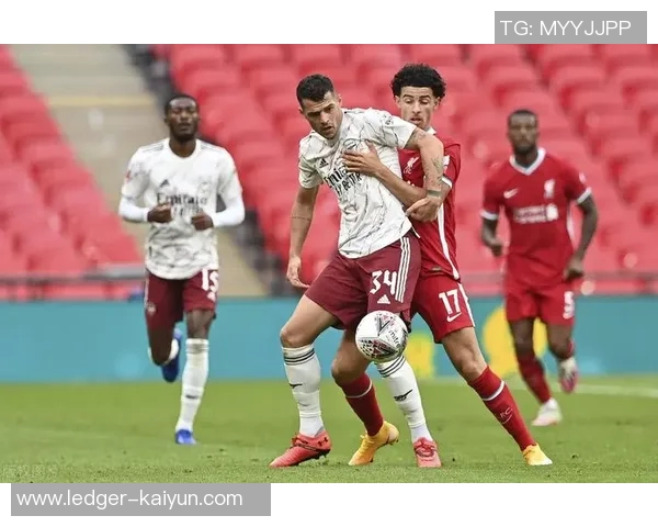 广州足球比赛热潮再起球迷激情四溢见证精彩对决与球队成长 广州足球比赛热潮再起球迷激情四溢见证精彩对决与球队成长